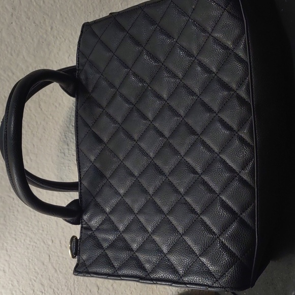 PRE USED BETSEY JOHNSON CREAM AND BLACK BOW TIE LIP STICK QUILTED SATCHEL - Picture 7 of 14